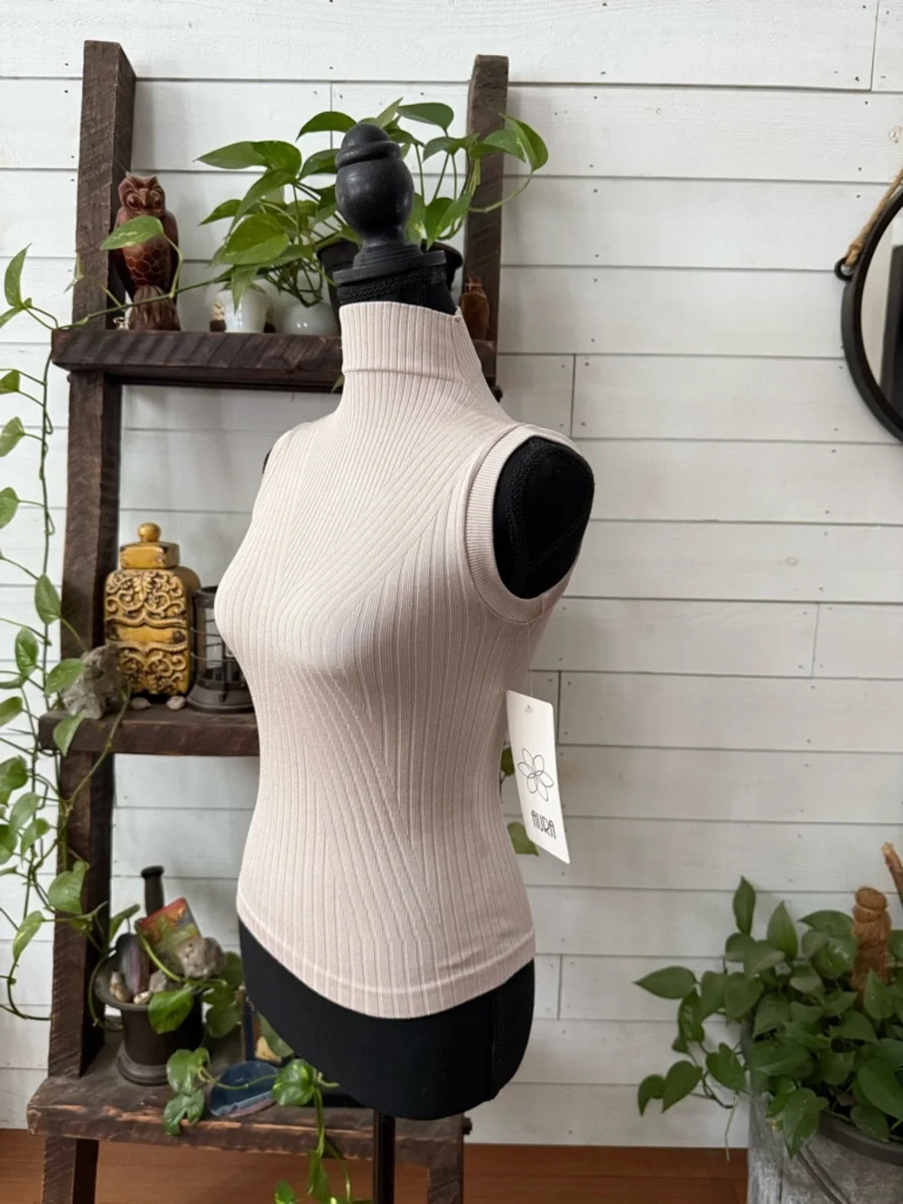 Aura Sleeveless Ribbed Turtleneck Top - Blush Pink - Picture 7 of 17